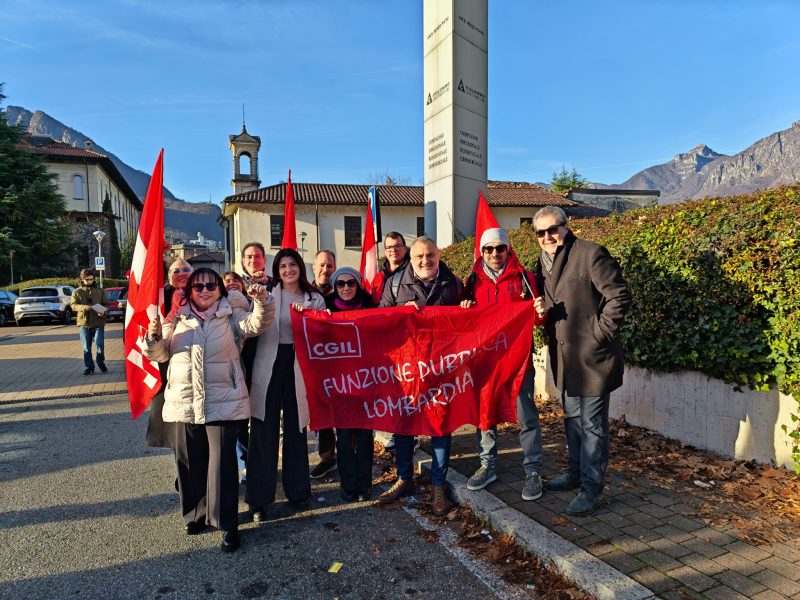 presidio a Lecco con il segretaro generale Fp Cgil Lombardia Tramparulo