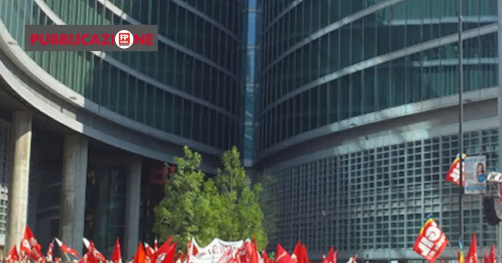 manifestazione Cgil sotto Regione Lombardia