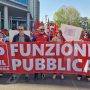 manifestazione e striscione Fp Cgil Lombardia